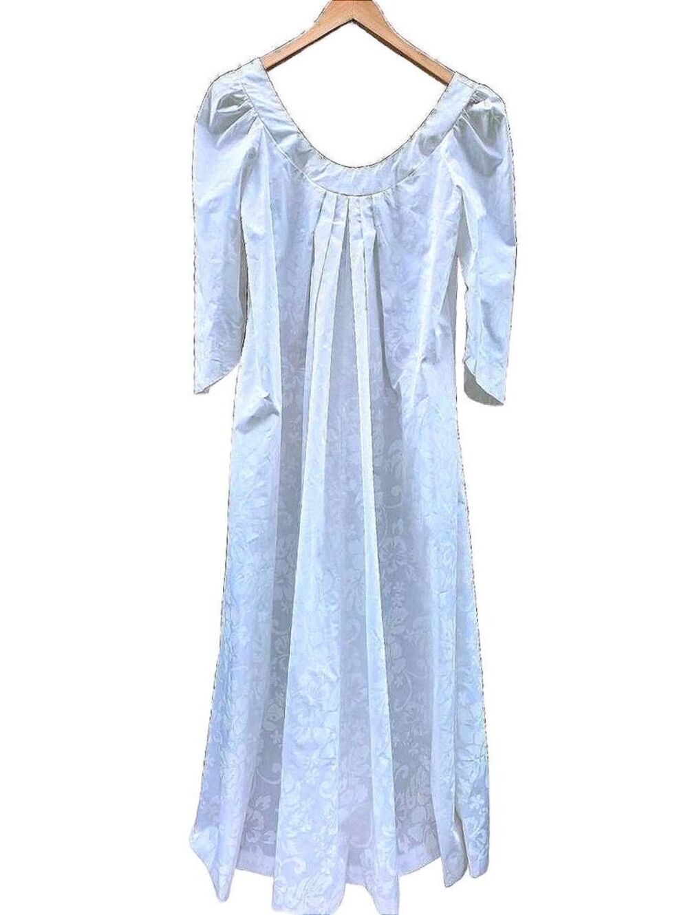 VTG Hilo Hattie White Jacquard Bridal Muumuu Dress S Crossover Watteau Train